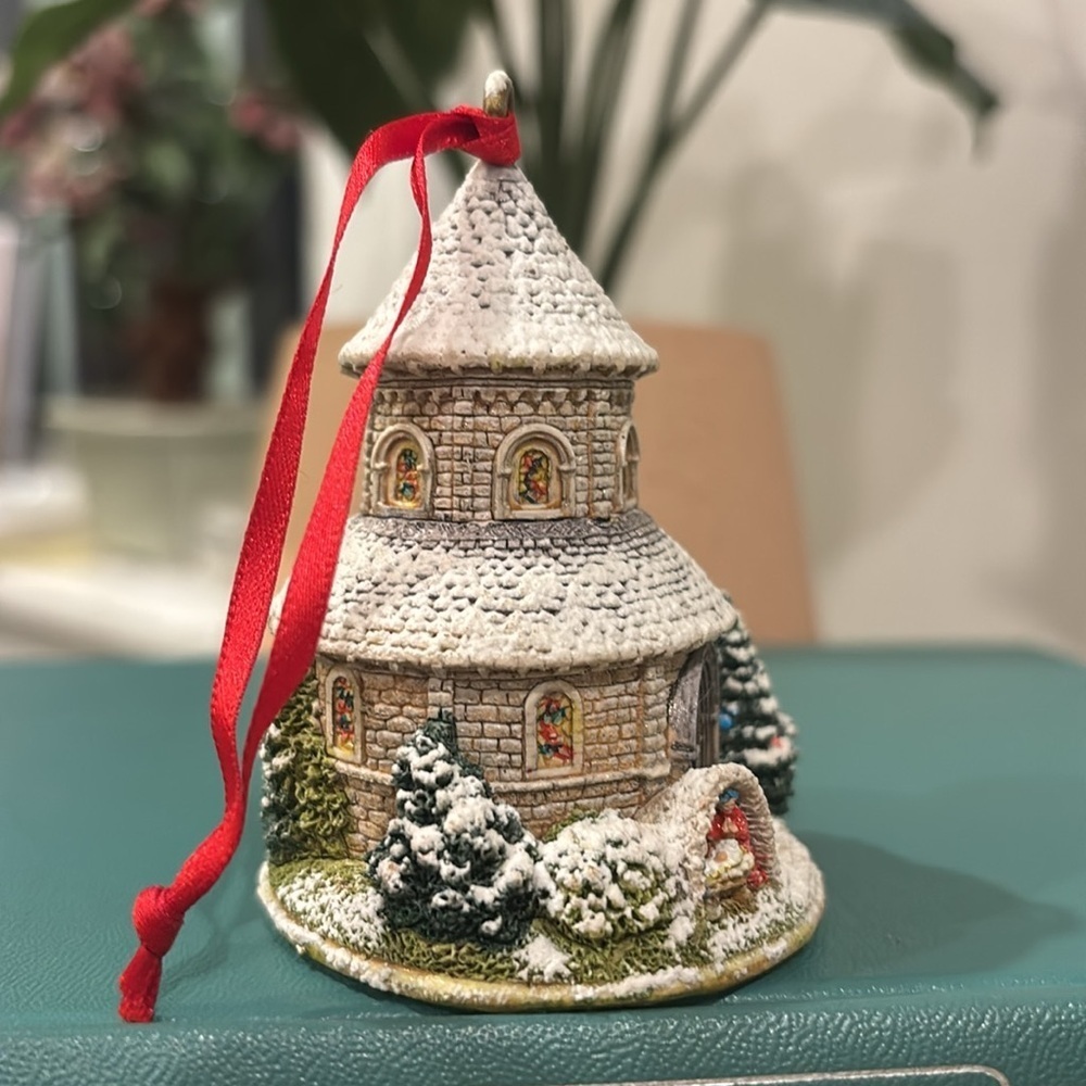 Silent Night Cambridge 2000 Lilliput Lane Christmas Ornament - Picture 4 of 4